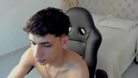 jhoanleandro online show from April 6, 4:46 am