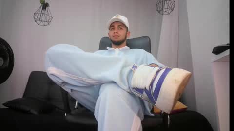 jhon_malo online show from February 4, 3:22 am