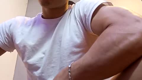 jhonny_thes28 online show from October 26, 7:31 pm