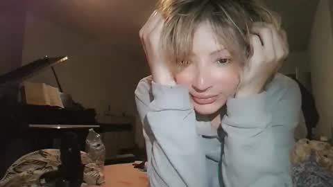 Snapshot of jhopeftw chatting on October 8, 12:19 am Anya online show from October 8, 12:19 am