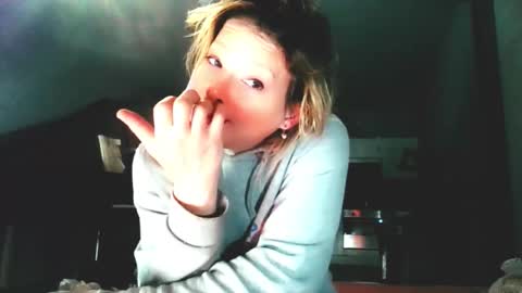 Snapshot of jhopeftw chatting on November 1, 9:39 pm Anya online show from November 1, 9:39 pm