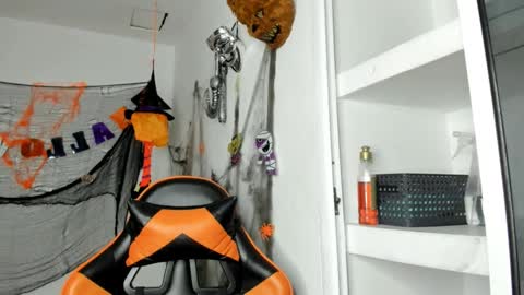 jhosep_hamilton online show from October 20, 12:05 pm