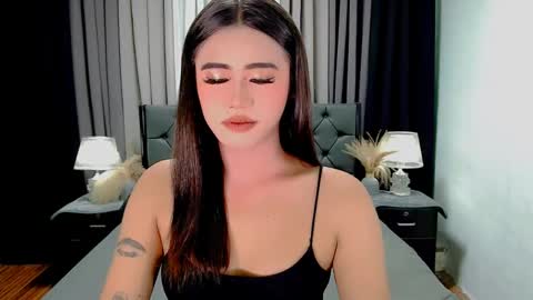 Snapshot of jhulianagrey chatting on April 23, 11:51 pm julie online show from April 23, 11:51 pm