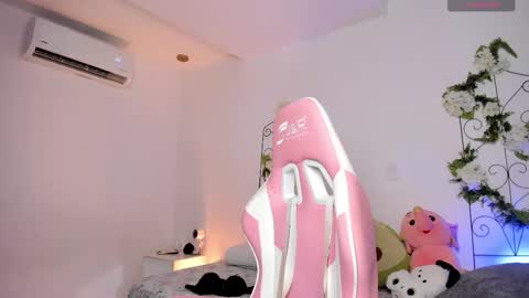 Snapshot of jiggly_ chatting on September 15, 1:16 am Jiggly online show from September 15, 1:16 am