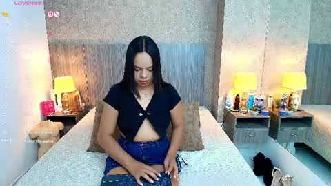 Snapshot of jimena_salazar chatting on June 25, 7:07 pm Jimena Salazar online show from June 25, 7:07 pm