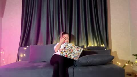 Steff online show from January 8, 7:27 pm