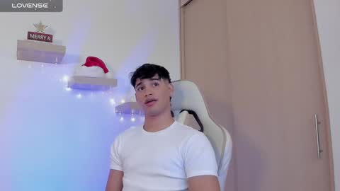 Jimmy Leeh online show from December 24, 10:49 pm