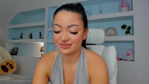 Juliee online show from October 2, 9:05 am