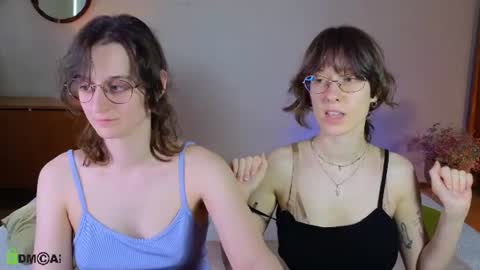 Snapshot of jitoon_exe chatting on July 31, 11:53 am Hey Guys We are Julia ginger Tina brunette online show from July 31, 11:53 am