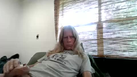 Snapshot of jizzmitten5 chatting on June 14, 8:11 pm jizzmitten5 online show from June 14, 8:11 pm