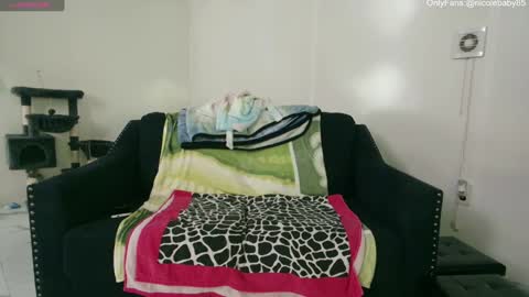 Snapshot of jjjust4fun1985 chatting on December 7, 1:25 am Nicole Allen online show from December 7, 1:25 am