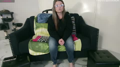 Snapshot of jjjust4fun1985 chatting on December 12, 10:42 pm Nicole Allen online show from December 12, 10:42 pm