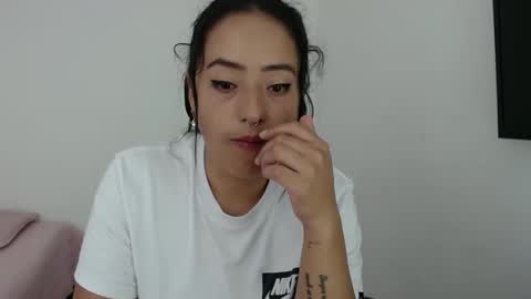 Snapshot of jjulietha95 chatting on December 18, 4:31 am Julieta online show from December 18, 4:31 am