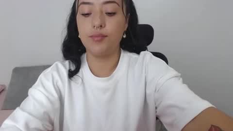 Snapshot of jjulietha95 chatting on December 29, 3:24 pm Julieta online show from December 29, 3:24 pm