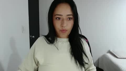 Snapshot of jjulietha95 chatting on January 25, 9:47 am Julieta online show from January 25, 9:47 am