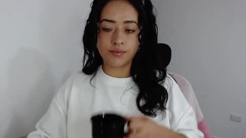 Snapshot of jjulietha95 chatting on January 31, 8:32 am Julieta online show from January 31, 8:32 am