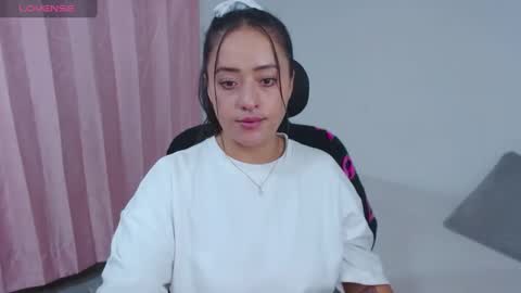 Snapshot of jjulietha95 chatting on March 3, 3:52 am Julieta online show from March 3, 3:52 am