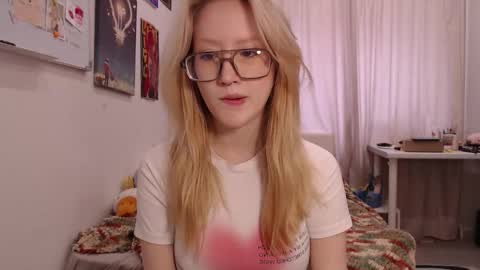Snapshot of joan_kiss chatting on September 9, 6:02 am joan_kiss online show from September 9, 6:02 am