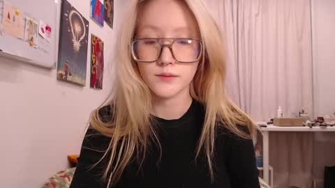 Snapshot of joan_kiss chatting on September 19, 12:28 pm joan_kiss online show from September 19, 12:28 pm