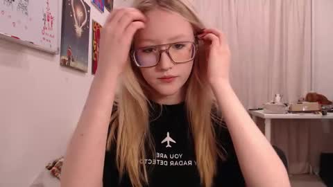 Snapshot of joan_kiss chatting on October 3, 2:47 pm joan_kiss online show from October 3, 2:47 pm