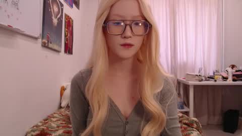 Snapshot of joan_kiss chatting on October 19, 9:32 am joan_kiss online show from October 19, 9:32 am
