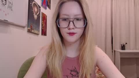 Snapshot of joan_kiss chatting on March 23, 9:52 pm joan_kiss online show from March 23, 9:52 pm