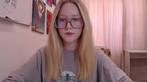 Snapshot of joan_kiss chatting on March 26, 2:00 pm joan_kiss online show from March 26, 2:00 pm