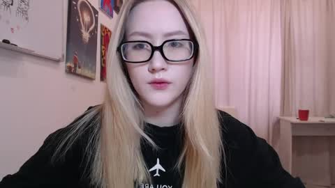 Snapshot of joan_kiss chatting on April 6, 7:31 am joan_kiss online show from April 6, 7:31 am