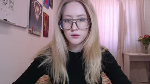 Snapshot of joan_kiss chatting on April 12, 8:19 am joan_kiss online show from April 12, 8:19 am
