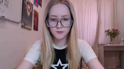 Snapshot of joan_kiss chatting on April 23, 12:29 pm joan_kiss online show from April 23, 12:29 pm