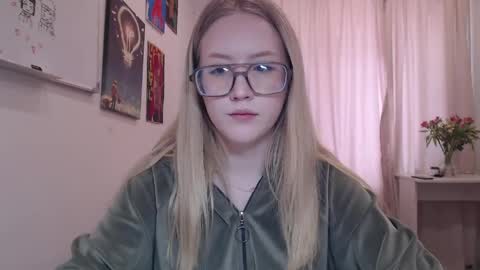 Snapshot of joan_kiss chatting on April 25, 9:12 am joan_kiss online show from April 25, 9:12 am