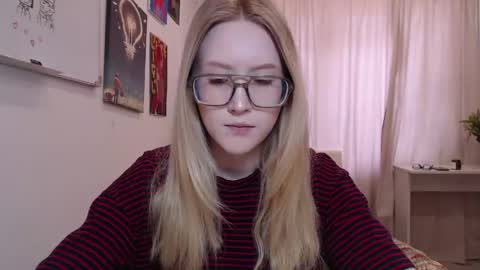 Snapshot of joan_kiss chatting on April 30, 11:05 am joan_kiss online show from April 30, 11:05 am