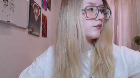 Snapshot of joan_kiss chatting on May 1, 8:19 am joan_kiss online show from May 1, 8:19 am