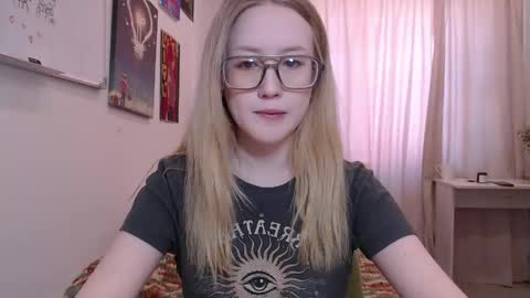 Snapshot of joan_kiss chatting on May 10, 5:01 am joan_kiss online show from May 10, 5:01 am