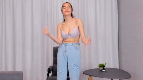 Mia online show from December 15, 7:21 pm