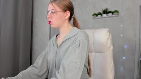 joann_shermann online show from September 23, 12:35 am