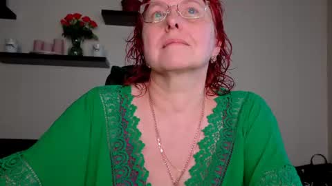 Snapshot of joannaandneighbour chatting on June 21, 9:01 am Joanna and Greg online show from June 21, 9:01 am