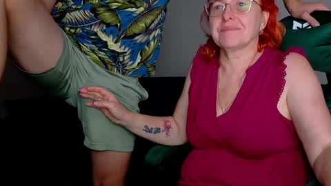 Snapshot of joannaandneighbour chatting on July 11, 7:33 am Joanna and Greg online show from July 11, 7:33 am