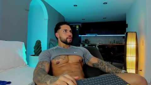 joe_esthetic online show from February 11, 1:41 am