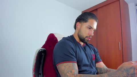 joe_esthetic online show from April 10, 2:39 am