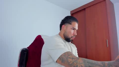 Snapshot of joe_esthetic chatting on May 5, 11:02 pm joe_esthetic online show from May 5, 11:02 pm
