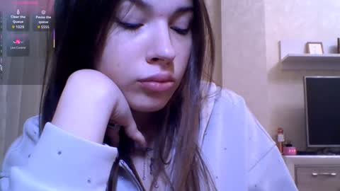 Jennifer online show from March 29, 6:19 pm