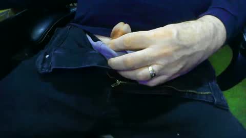 Snapshot of joeyballs123 chatting on December 19, 4:47 pm joeyballs123 online show from December 19, 4:47 pm