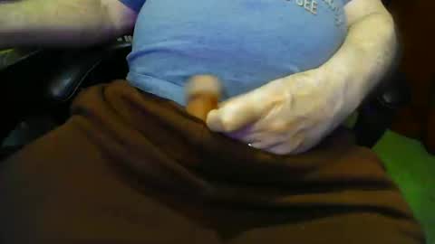 Snapshot of joeyballs123 chatting on April 16, 4:41 pm joeyballs123 online show from April 16, 4:41 pm
