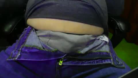 Snapshot of joeyballs123 chatting on April 18, 3:49 pm joeyballs123 online show from April 18, 3:49 pm