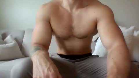 Snapshot of joeybanan chatting on December 16, 10:53 am joeybanan online show from December 16, 10:53 am