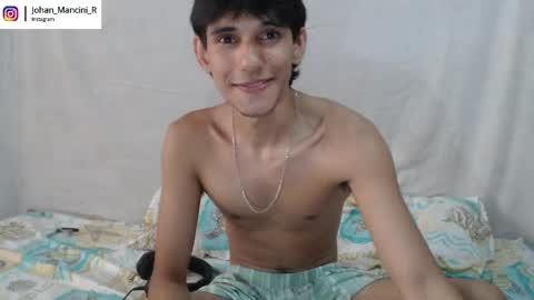 Snapshot of johan_mancini_r chatting on May 5, 8:06 pm johan_mancini_r online show from May 5, 8:06 pm