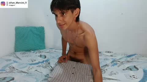 Snapshot of johan_mancini_r chatting on June 5, 6:46 pm johan_mancini_r online show from June 5, 6:46 pm