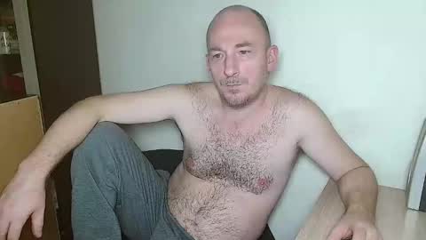 Snapshot of johanbarker chatting on February 5, 3:27 pm Johan online show from February 5, 3:27 pm