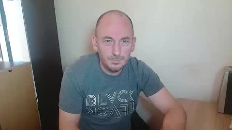 Snapshot of johanbarker chatting on February 27, 11:43 am Johan online show from February 27, 11:43 am